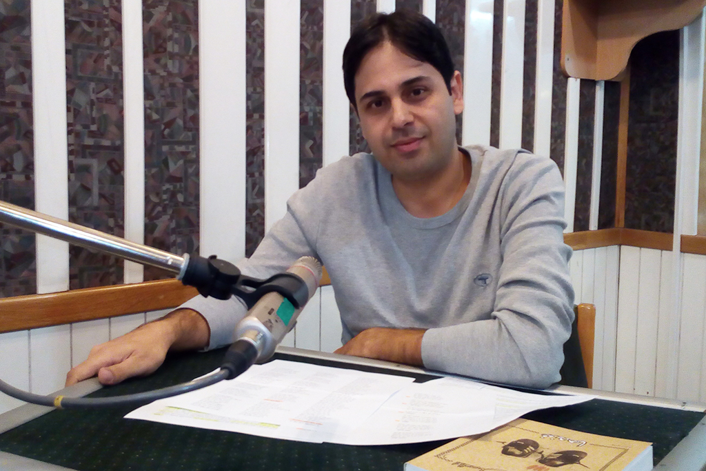 گفت‌وگوی طنازانه رادیو صبا با مجتبی احمدی