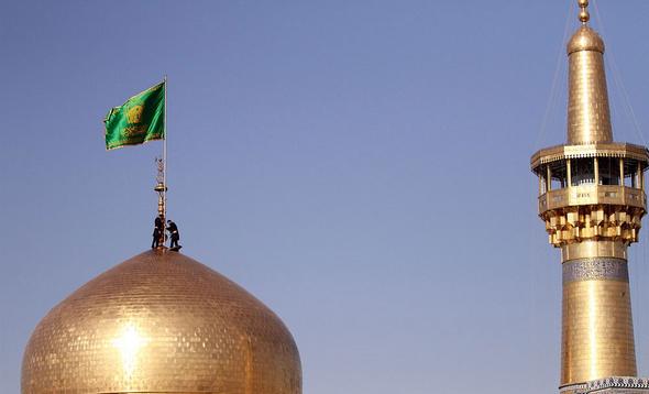پخش زنده مراسم تعویض پرچم گنبد رضوی از شبکه قرآن و معارف سیما