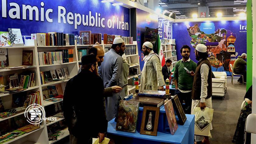 استقبال مردم هند از غرفه ایران در نمایشگاه کتاب دهلی‌نو