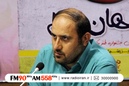 عباس احمدی، شاعر و نویسنده طنز در «پارک ساعی» از قانون می‌گوید