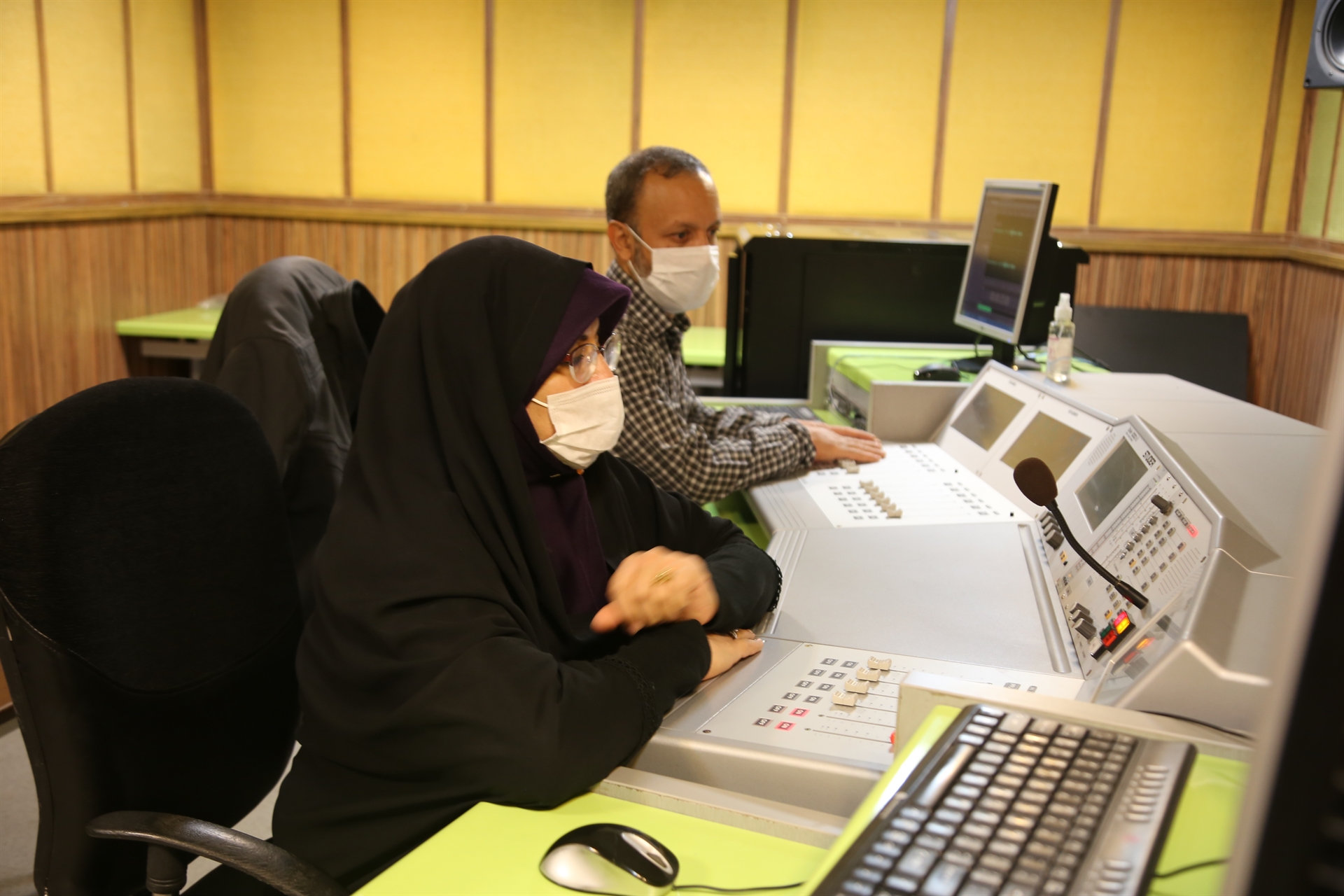 بازخوانی دلاورمردی‌ های رزمندگان فارس در رادیو استانی