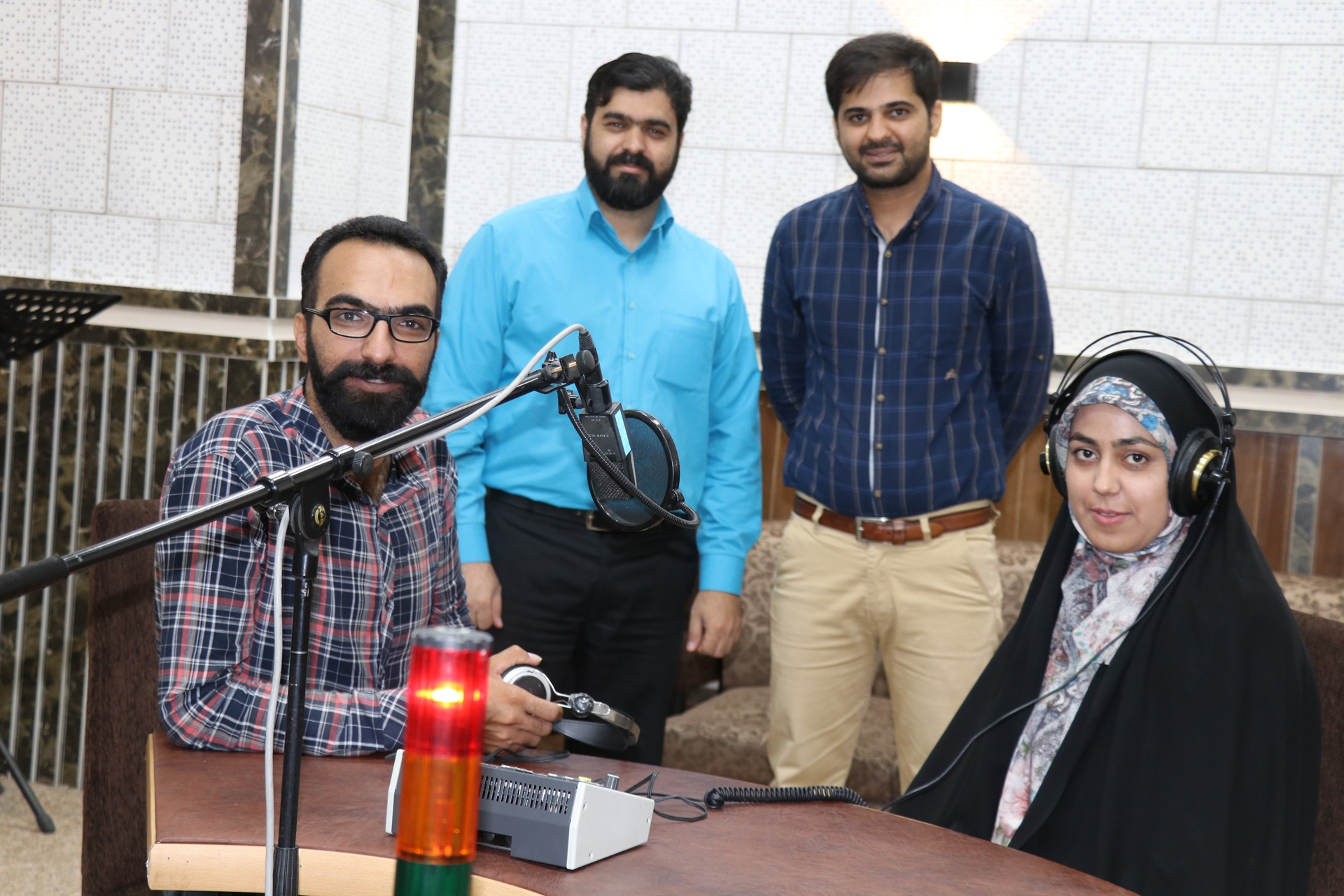 رادیو یزد صدای اهل آبادی را پخش می‌کند