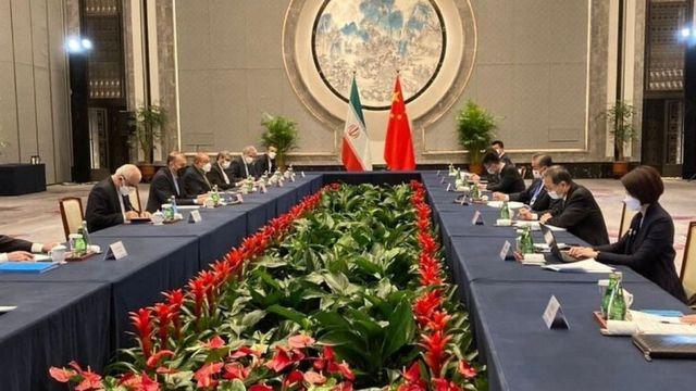 «مناظره» بر سر سفر وزیر امورخارجه ایران به چین