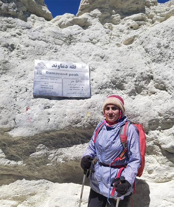 دومین صعود خبرنگار صداوسیمای فارس به قله دماوند