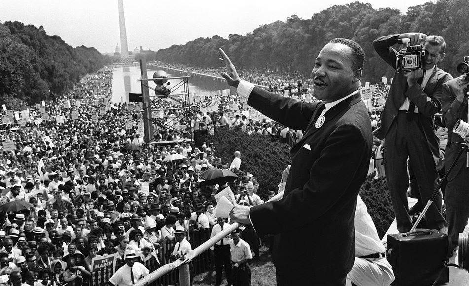 مارتین لوتر کینگ جونیور در «عکس های تکان دهنده» هیسپان تی وی