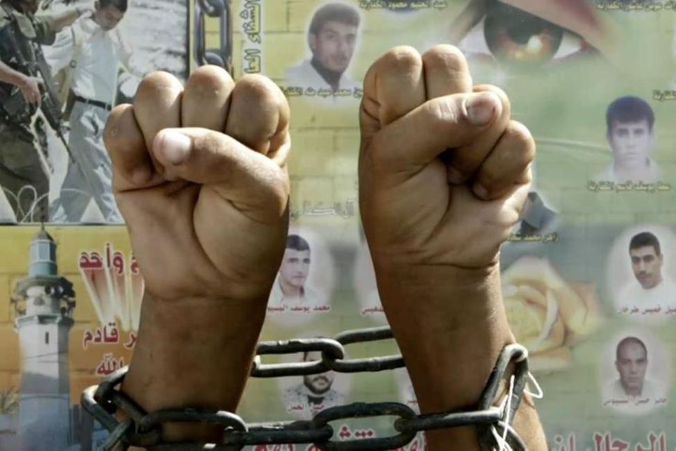 اعتصاب غذای زندانیان فلسطینی موضوع بحث شبکه پرس تی وی